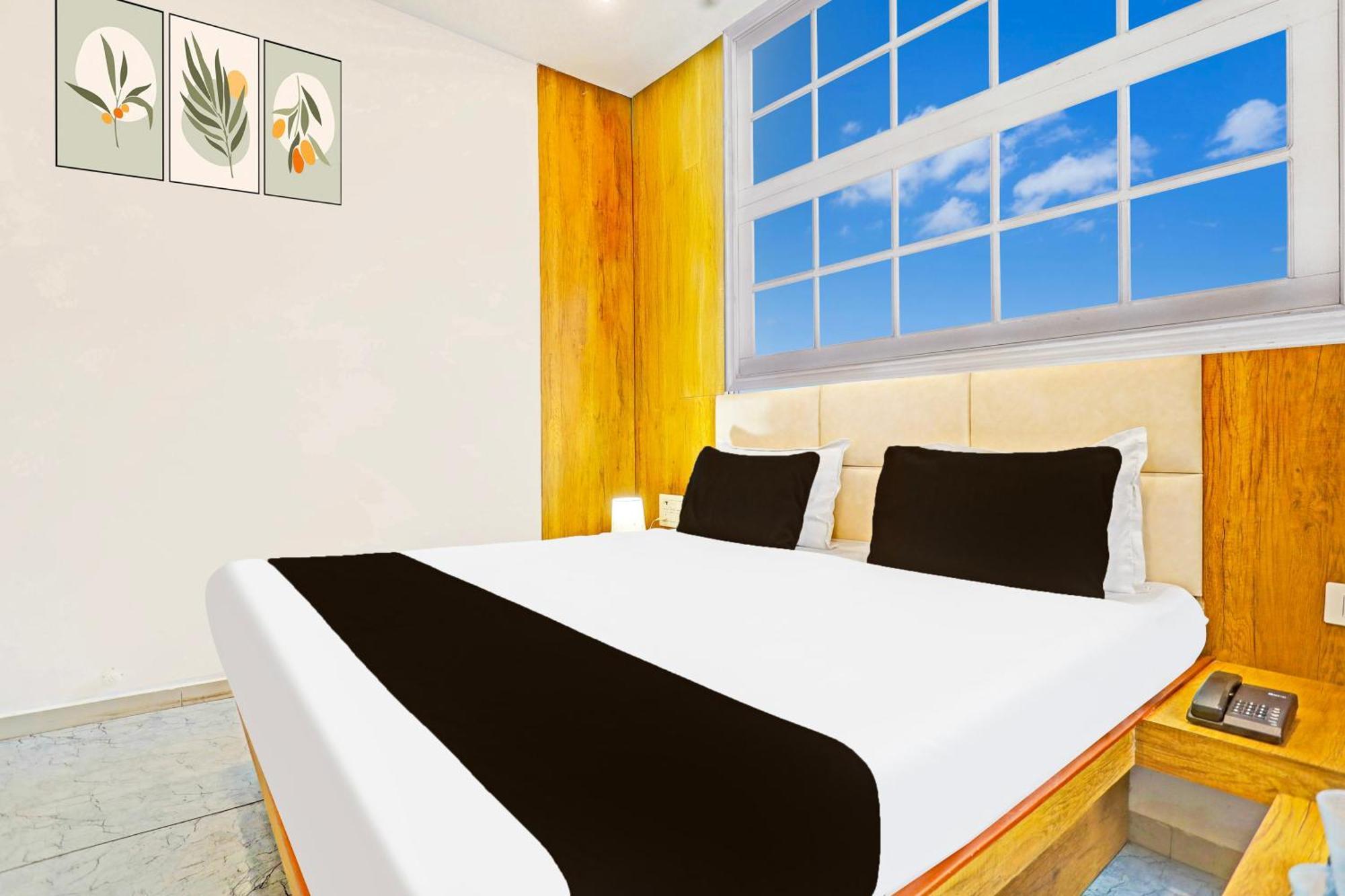 Super Collection O Adajan Formerly Hotel Western Inn Surat Exterior foto
